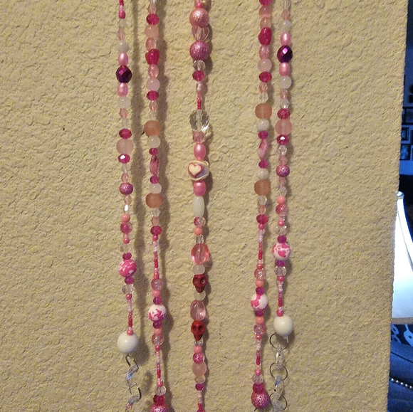 Ouija Planchette Horseshoe crystal and gkass beaded suncatcher. Pinks! - Picture 11 of 16